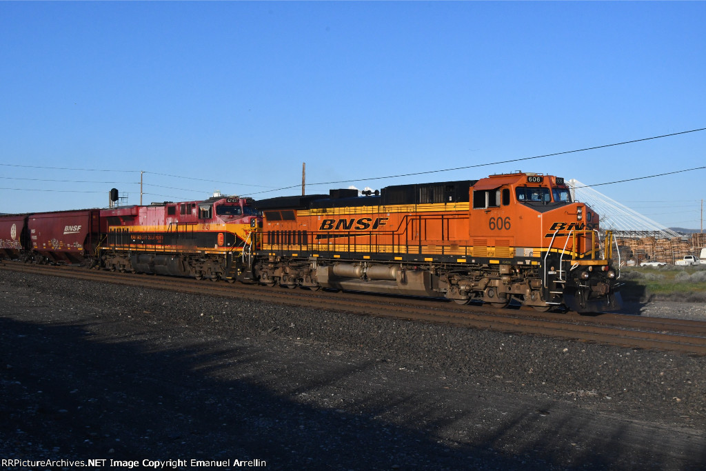 BNSF 606 & KCSM 4743